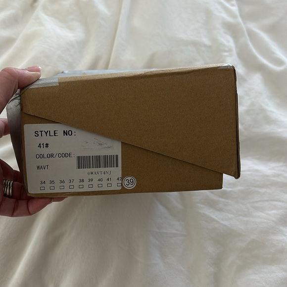 Designer inspired GG sneaker with grey star and gold accents! - Picture 2 of 9